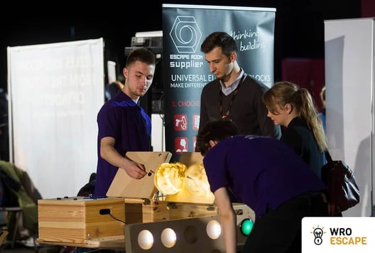 Group of people watching new technologies