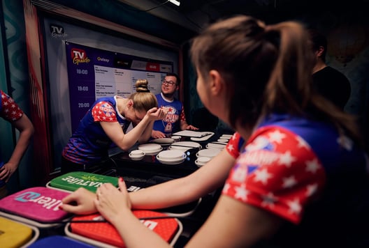 Team Poziomka i Elo in the TV Remote room